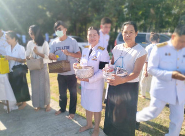 เข้าร่วมพิธีเจริญพระพุทธมนต์และทำบุญตักบาตรถวายพระกุศล ... พารามิเตอร์รูปภาพ 5